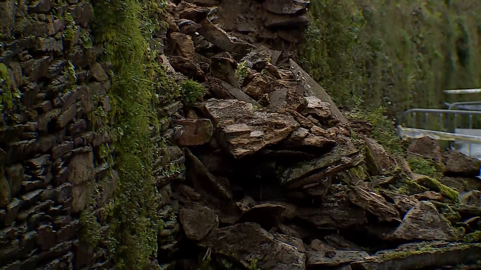 Imágenes | Cae una parte de la Muralla romana de Lugo por el temporal