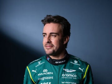 Fernando Alonso con los colores de Aston Martin 2026