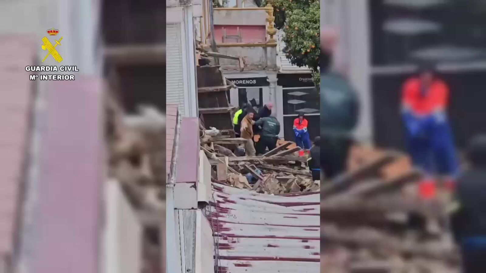 Un edificio de dos plantas se derrumba en pleno casco urbano de Alcalá de los Gazules