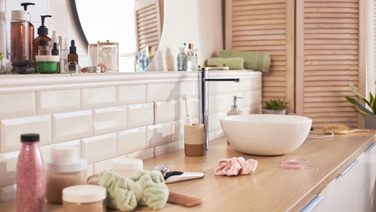 Gomas de pelo en el baño Gomas de pelo en el baño