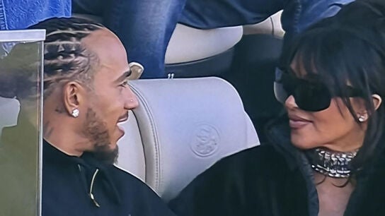 Kim Kardashian y Lewis Hamilton en la Super Bowl 2026