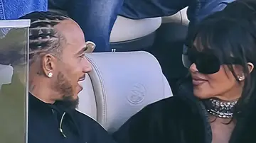 Kim Kardashian y Lewis Hamilton en la Super Bowl 2026 Kim Kardashian y Lewis Hamilton en la Super Bowl 2026