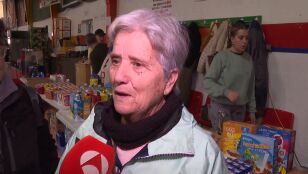 Desalojados en Andaluc&iacute;a recibiendo ayuda