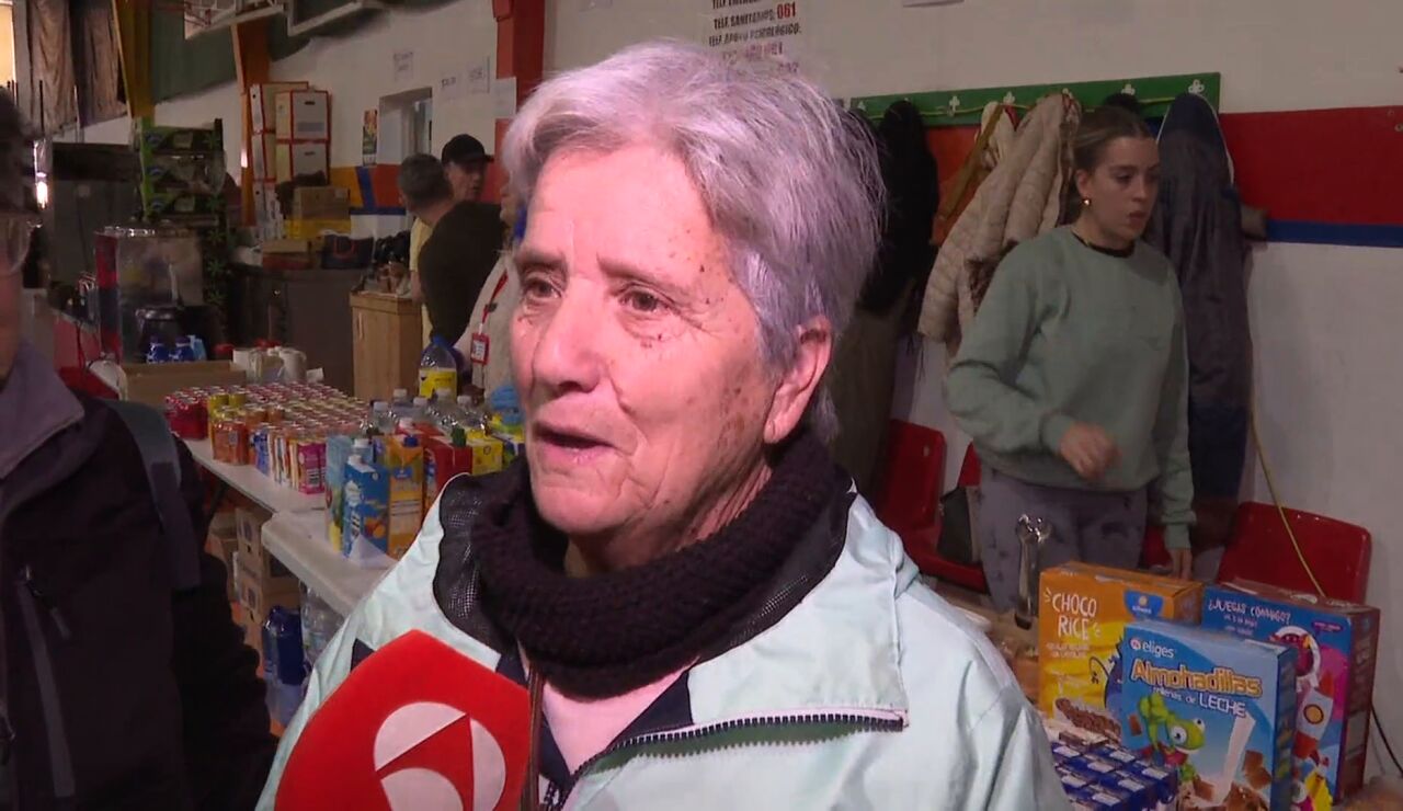 Desalojados en Andaluc&iacute;a recibiendo ayuda