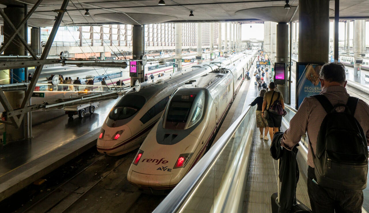 Trenes en la estaci&oacute;n de Atocha