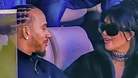 Kim Kardashian y Lewis Hamilton en la Super Bowl 2026 Kim Kardashian y Lewis Hamilton en la Super Bowl 2026