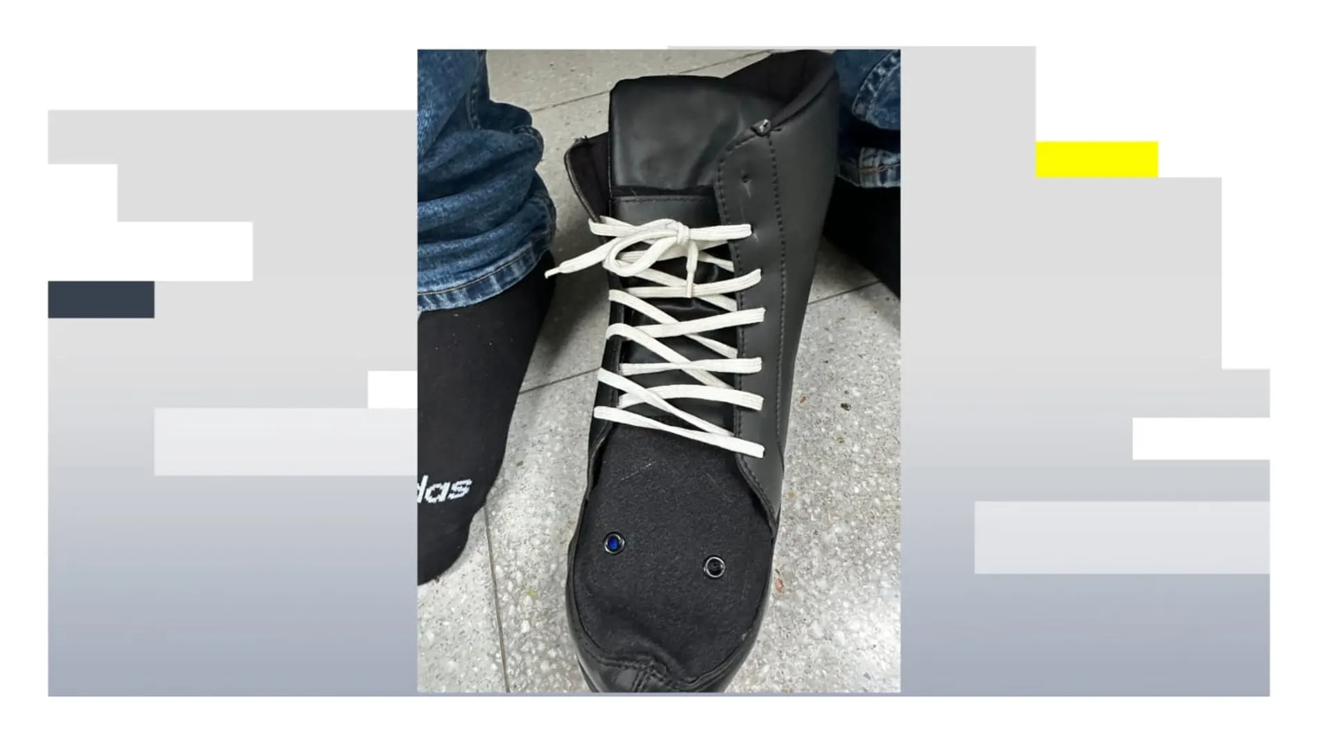 Pillado un hombre con un “zapatófono” que le chivaba las respuestas del examen teórico de conducir Pillado un hombre con un “zapatófono” que le chivaba las respuestas del examen teórico de conducir