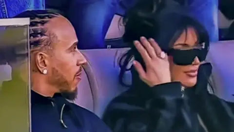 Kim Kardashian y Lewis Hamilton en la Super Bowl 2026 Kim Kardashian y Lewis Hamilton en la Super Bowl 2026