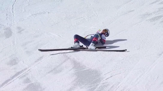 Lindsey Vonn, sobre la nieve tras su caída en el descenso de Milano Cortina Lindsey Vonn, sobre la nieve tras su caída en el descenso de Milano Cortina