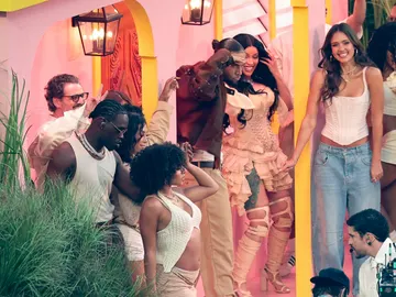 Pedro Pascal, Cardi B, Karol G o Jessica Alba en la actuación de Bad Bunny en la Super Bowl Pedro Pascal, Cardi B, Karol G o Jessica Alba en la actuación de Bad Bunny en la Super Bowl