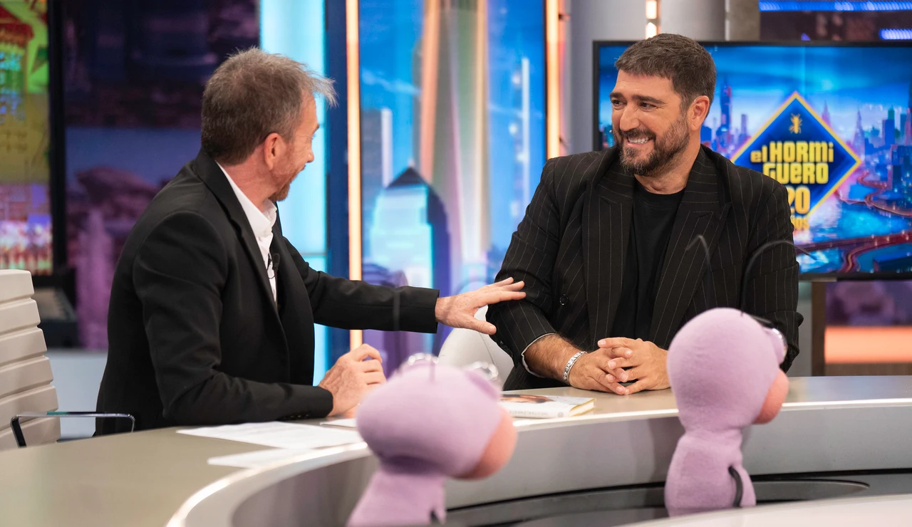 Antonio Orozco destapa su lado más divertido como padre: “Cuando me desperté tenía toda la cara llena de chicle”