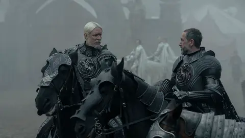 Sam Spruell y Bertie Carvel en El Caballero de los Siete Reinos Sam Spruell y Bertie Carvel en El Caballero de los Siete Reinos