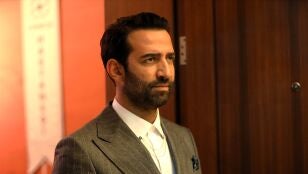 Demir Baybars en En tierra lejana