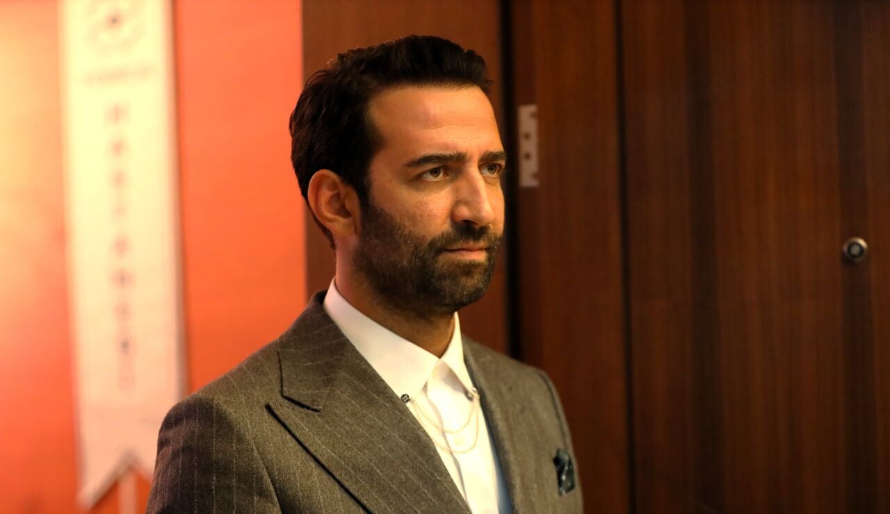 Demir Baybars en En tierra lejana