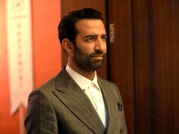 Demir Baybars en En tierra lejana