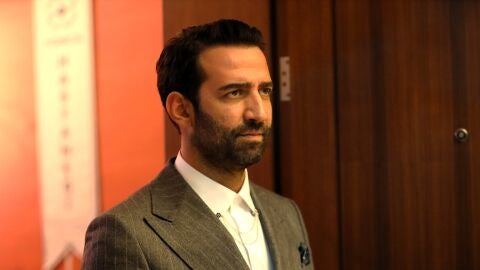 Demir Baybars en En tierra lejana