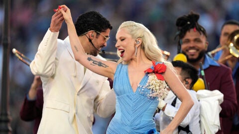 Lady Gaga actúa junto a Bad Bunny en la Super Bowl