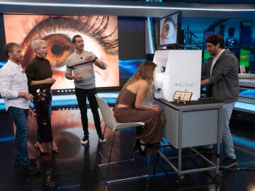 El ojo humano, convertido en arte fotogr&aacute;fico: Bel&eacute;n Rueda y Bel&eacute;n &Eacute;cija se prestan como modelos