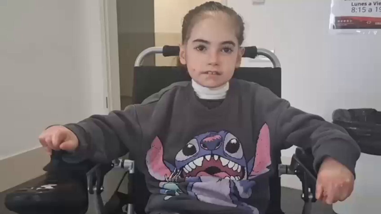 Ylenia, la niña de 9 años con piel de mariposa, comienza a recibir ...