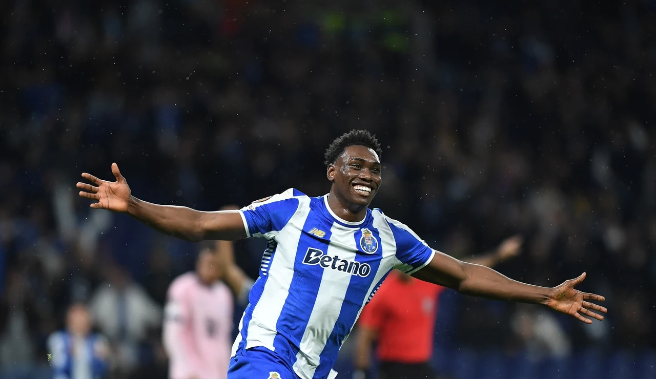 Samu Aghehowa en un partido con el FC Oporto