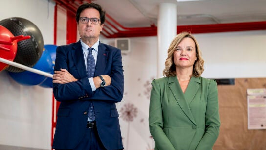 El ministro para la Transformaci&oacute;n Digital y de la Funci&oacute;n P&uacute;blica, &Oacute;scar L&oacute;pez, y Pilar Alegr&iacute;a