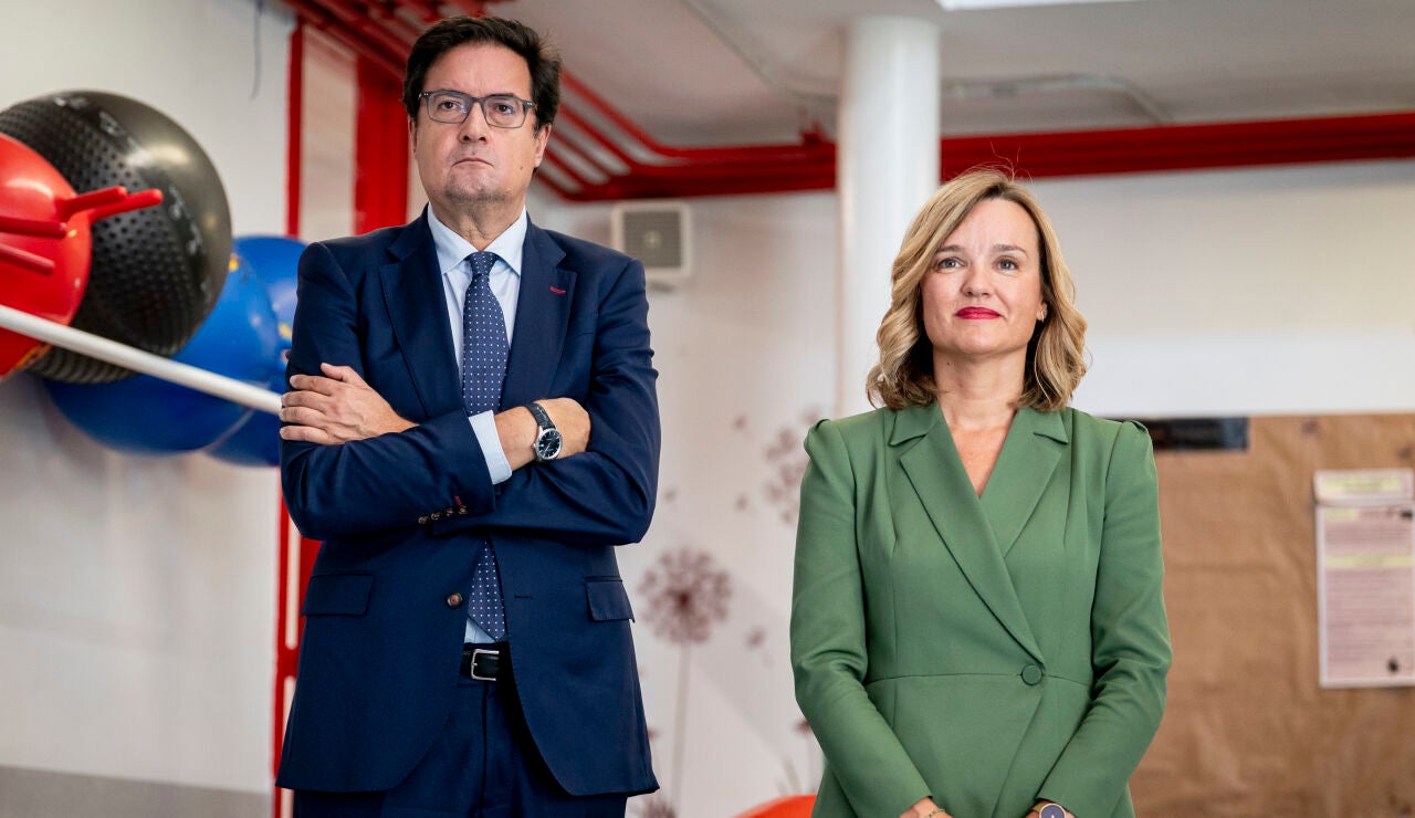 El ministro para la Transformaci&oacute;n Digital y de la Funci&oacute;n P&uacute;blica, &Oacute;scar L&oacute;pez, y Pilar Alegr&iacute;a