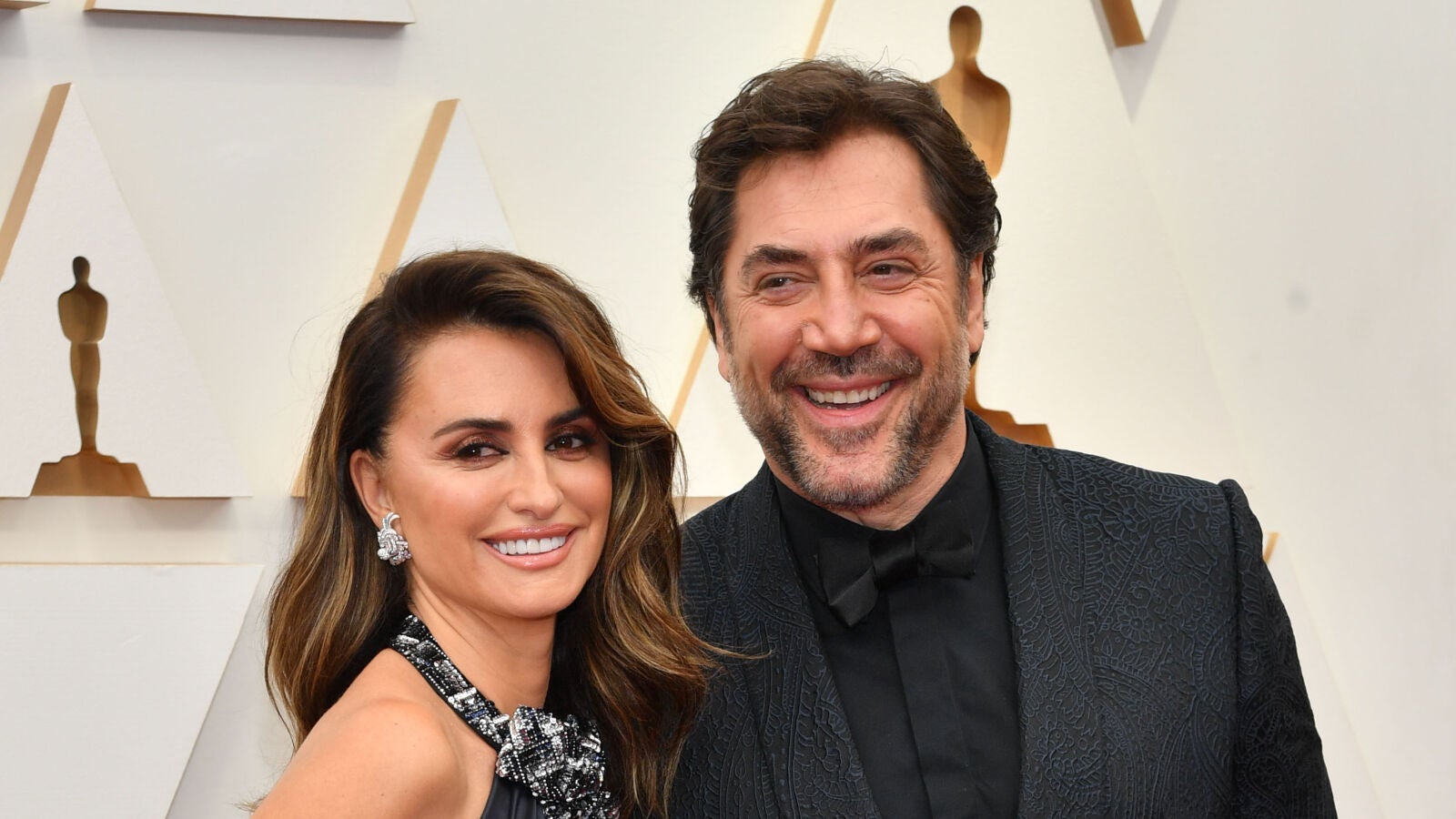 De la mirada de Javier Bardem al beso de Kylie y Timothée: los momentos más románticos de la alfombra roja