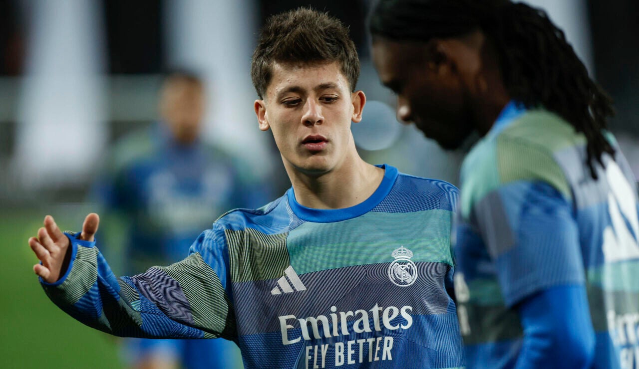 Arda G&uuml;ler durante un entrenamiento con el Real Madrid