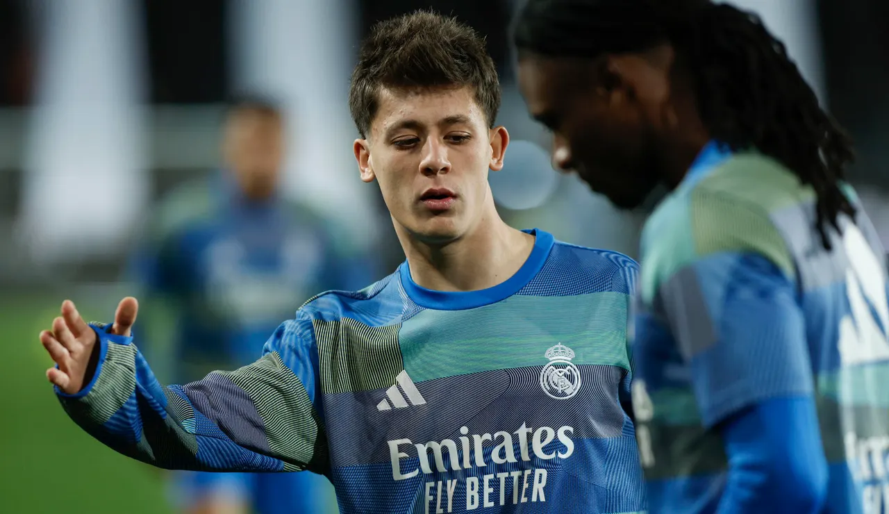 Arda Güler durante un entrenamiento con el Real Madrid