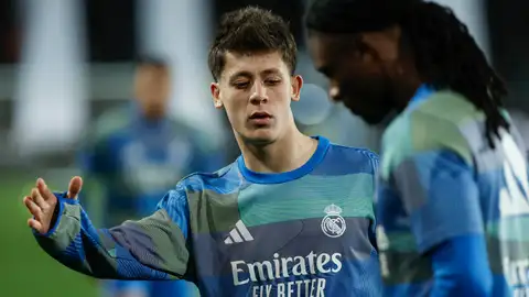 Arda Güler durante un entrenamiento con el Real Madrid Arda Güler durante un entrenamiento con el Real Madrid