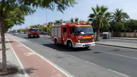 Imagen de archivo de un camión de bomberos Imagen de archivo de un camión de bomberos