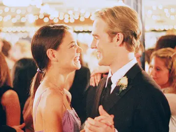 Katie Holmes y James Van Der Beek en Dawson Crece Katie Holmes y James Van Der Beek en Dawson Crece
