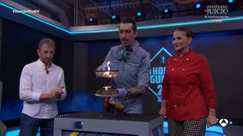 Marron juega con el fuego: sorprende a Samantha Vallejo-N&aacute;gera destripando una llama