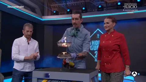 Marron juega con el fuego: sorprende a Samantha Vallejo-Nágera destripando una llama Marron juega con el fuego: sorprende a Samantha Vallejo-Nágera destripando una llama