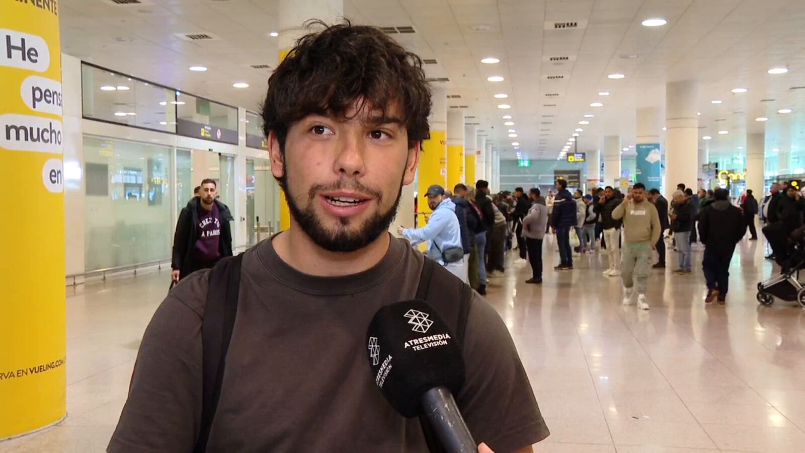 Pánico entre los pasajeros en Barcelona por los aterrizajes de infierno debido a las fuertes rachas de viento: 