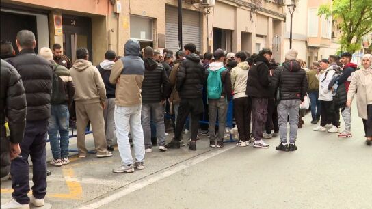 Colas por la regularizaci&oacute;n