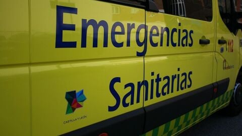 Imagen de una ambulancia de Castilla y Le&oacute;n