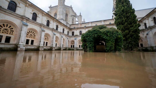 Vista del Monasterio de Santa Mar&iacute;a de la Vid anegado por las lluvias