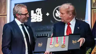 Casey Wasserman junto a Donald Trump Casey Wasserman junto a Donald Trump