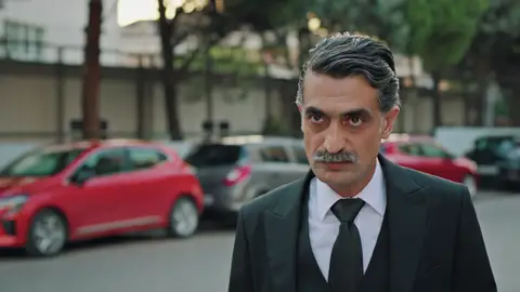 La boda de Suna y Abidin salta por los aires: Kazim irrumpe y rompe la celebración La boda de Suna y Abidin salta por los aires: Kazim irrumpe y rompe la celebración