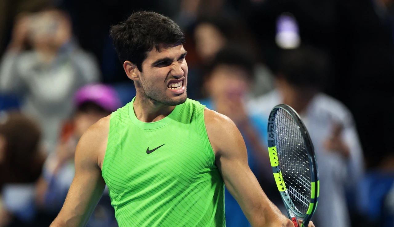 Alcaraz celebra su victoria ante Rinderknech en Doha