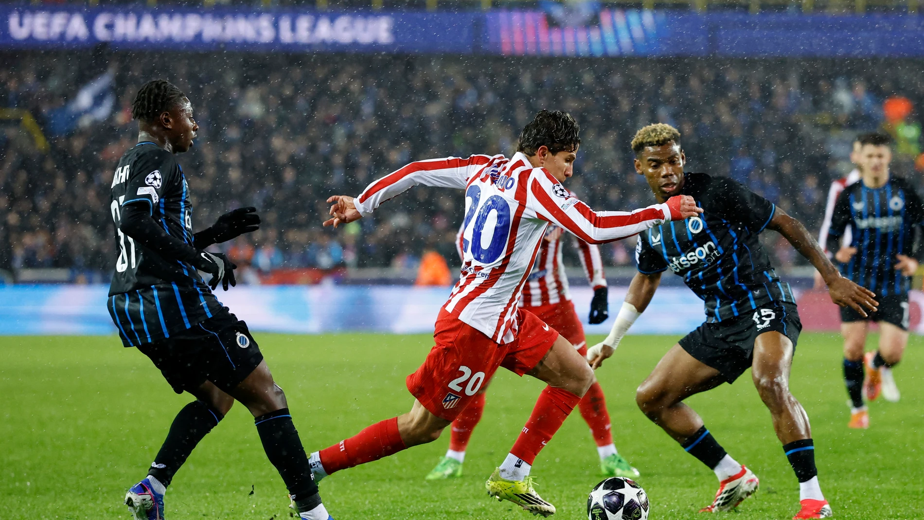 Giuliano Simeone en acción ante el Brujas Giuliano Simeone en acción ante el Brujas