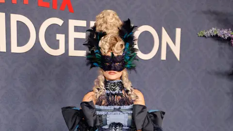 Alba Carrillo en el baile de máscaras de Bridgerton Alba Carrillo en el baile de máscaras de Bridgerton