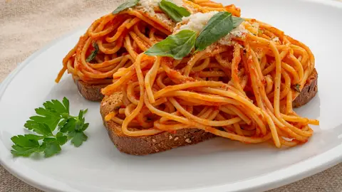 Arguiñano elabora la divertida tostada de la tía Marga: ¡con espaguetis! Una receta divertida, fácil y muy rica Arguiñano elabora la divertida tostada de la tía Marga: ¡con espaguetis! Una receta divertida, fácil y muy rica