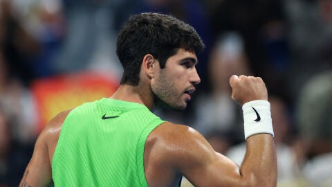 Carlos Alcaraz en el duelo ante Khachanov en Doha