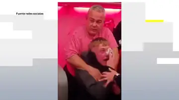 Pelea en pleno avión. Pelea en pleno avión.