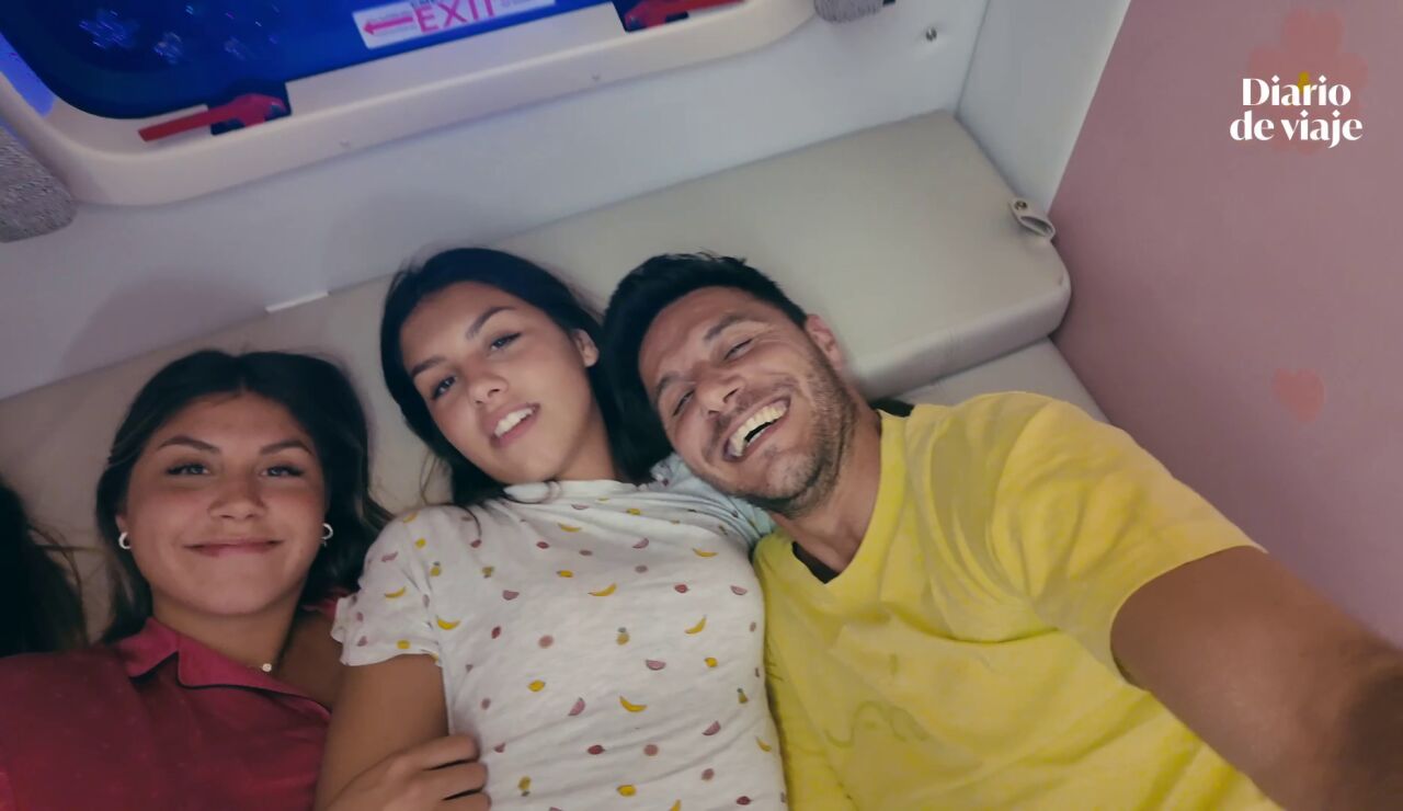 &ldquo;Voy a levantarme con el sobaco de Salma en la cara&rdquo;: Joaqu&iacute;n sufre para dormir en la caravana