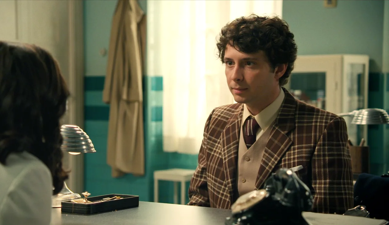 Miguel acepta la propuesta de Luz, ¡empezará a trabajar en el dispensario de la colonia!