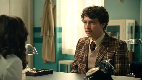 Miguel acepta la propuesta de Luz, ¡empezará a trabajar en el dispensario de la colonia! Miguel acepta la propuesta de Luz, ¡empezará a trabajar en el dispensario de la colonia!