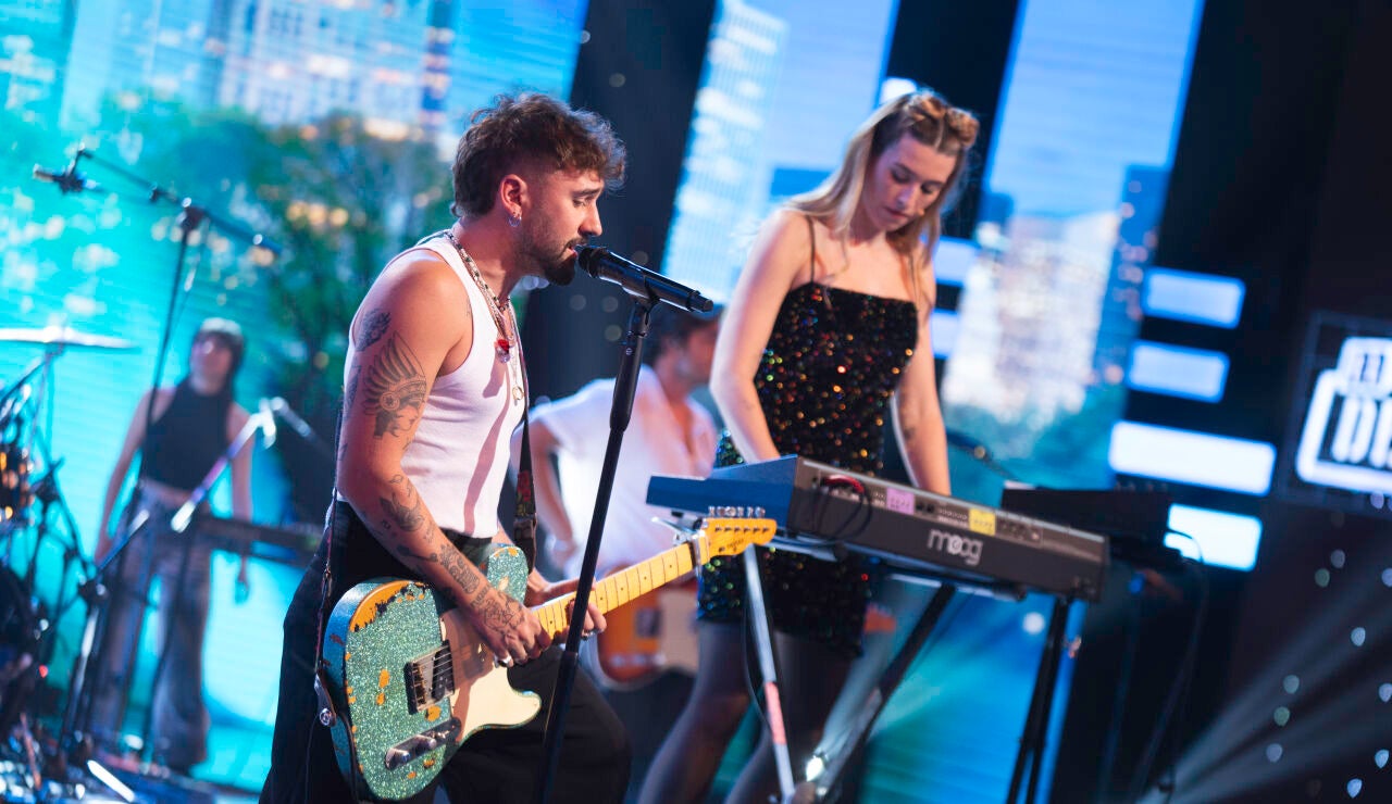 &iexcl;Qu&eacute; subid&oacute;n! Eva Soriano se pone al teclado con Dani Fern&aacute;ndez para interpretar &lsquo;Me has invitado a bailar&rsquo; 
